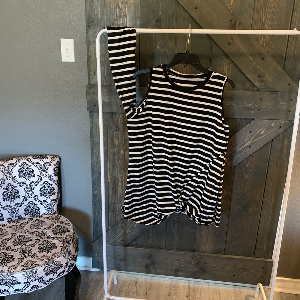 Peak A Boo Shoulder and Knot Tee